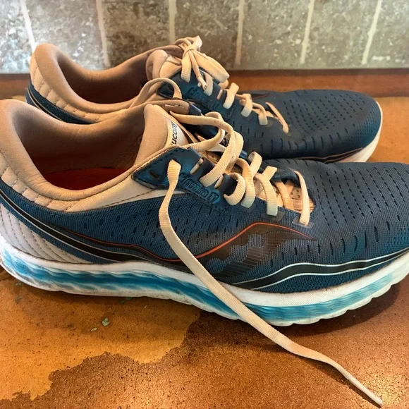 Saucony Men's Blue and White Athletic Shoes - Picture 3 of 6